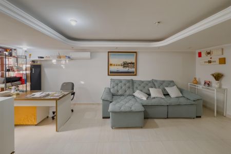 Casa à venda com 250m², 3 quartos e 2 vagas Casa à venda com 250m², 3 quartos e 2 vagasSala