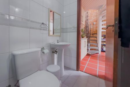 Casa à venda com 250m², 3 quartos e 2 vagas Casa à venda com 250m², 3 quartos e 2 vagasBanheiro de Serviço