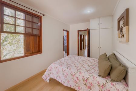 Casa à venda com 250m², 3 quartos e 2 vagas Casa à venda com 250m², 3 quartos e 2 vagasSuíte