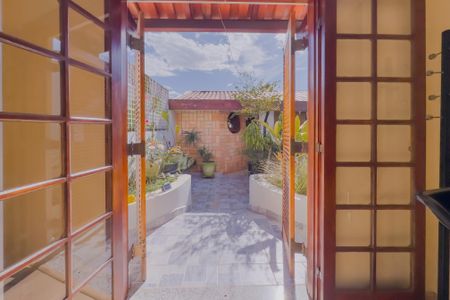Casa à venda com 250m², 3 quartos e 2 vagas Casa à venda com 250m², 3 quartos e 2 vagasVaranda da Suíte