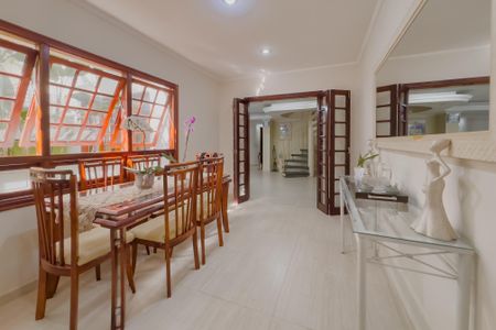 Casa à venda com 250m², 3 quartos e 2 vagas Casa à venda com 250m², 3 quartos e 2 vagasSala de Jantar