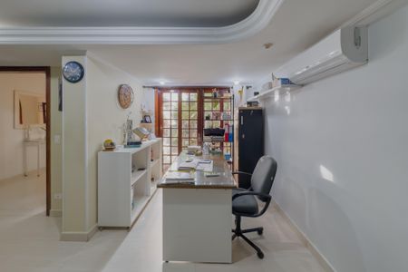 Casa à venda com 250m², 3 quartos e 2 vagas Casa à venda com 250m², 3 quartos e 2 vagasSala