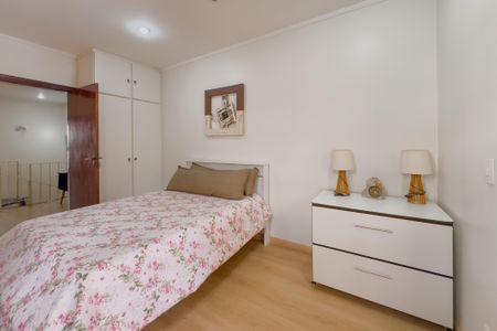 Casa à venda com 250m², 3 quartos e 2 vagas Casa à venda com 250m², 3 quartos e 2 vagasSuíte