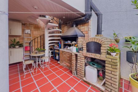 Casa à venda com 250m², 3 quartos e 2 vagas Casa à venda com 250m², 3 quartos e 2 vagasÁrea comum - Churrasqueira