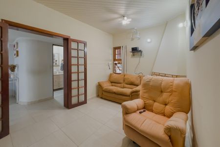 Casa à venda com 250m², 3 quartos e 2 vagas Casa à venda com 250m², 3 quartos e 2 vagasSala de TV