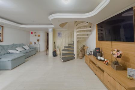 Casa à venda com 250m², 3 quartos e 2 vagas Casa à venda com 250m², 3 quartos e 2 vagasSala