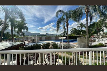 Apartamento à venda com 82m², 2 quartos e 1 vaga Apartamento à venda com 82m², 2 quartos e 1 vagaÁrea comum - Piscina