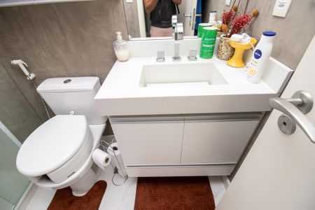 Apartamento à venda com 82m², 2 quartos e 1 vaga Apartamento à venda com 82m², 2 quartos e 1 vagaBanheiro /Suite