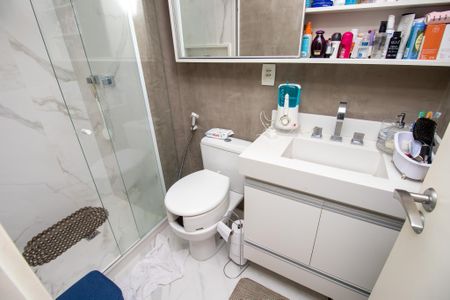 Apartamento à venda com 82m², 2 quartos e 1 vaga Apartamento à venda com 82m², 2 quartos e 1 vagaBanheiro/Suite