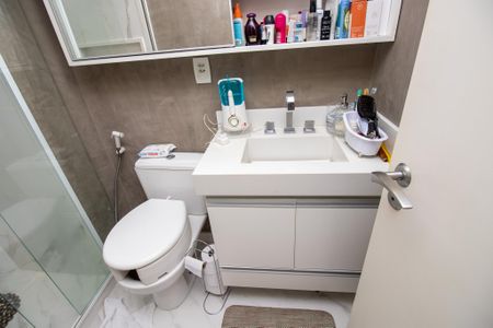 Apartamento à venda com 82m², 2 quartos e 1 vaga Apartamento à venda com 82m², 2 quartos e 1 vagaBanheiro Suite