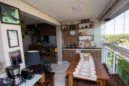 Apartamento à venda com 82m², 2 quartos e 1 vaga Apartamento à venda com 82m², 2 quartos e 1 vagaVaranda