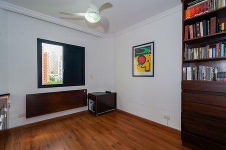 Apartamento à venda com 130m², 3 quartos e 3 vagas Apartamento à venda com 130m², 3 quartos e 3 vagasQuarto 2