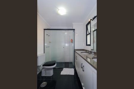 Apartamento à venda com 130m², 3 quartos e 3 vagas Apartamento à venda com 130m², 3 quartos e 3 vagasBanheiro da Suíte