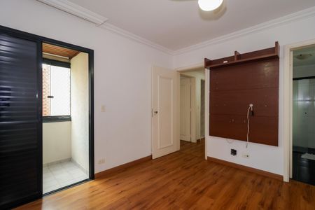 Apartamento à venda com 130m², 3 quartos e 3 vagas Apartamento à venda com 130m², 3 quartos e 3 vagasSuíte