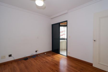 Apartamento à venda com 130m², 3 quartos e 3 vagas Apartamento à venda com 130m², 3 quartos e 3 vagasSuíte