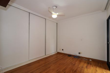 Apartamento à venda com 130m², 3 quartos e 3 vagas Apartamento à venda com 130m², 3 quartos e 3 vagasSuíte