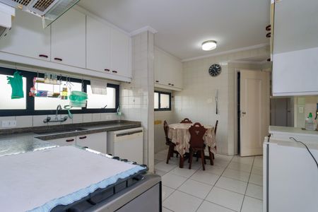 Apartamento à venda com 130m², 3 quartos e 3 vagas Apartamento à venda com 130m², 3 quartos e 3 vagasCozinha