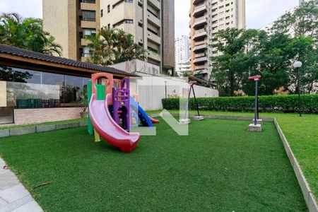 Apartamento à venda com 130m², 3 quartos e 3 vagas Apartamento à venda com 130m², 3 quartos e 3 vagasÁrea comum - Playground