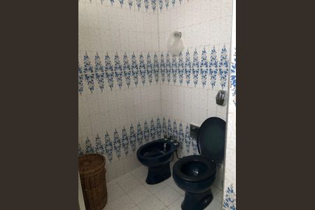 Casa à venda com 153m², 3 quartos e 2 vagasBanheiro 