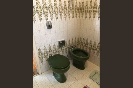 Casa à venda com 153m², 3 quartos e 2 vagasBanheiro 