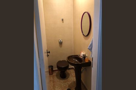 Casa à venda com 153m², 3 quartos e 2 vagasBanheiro 