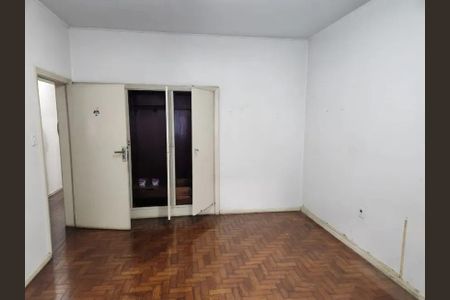 Casa à venda com 382m², 4 quartos e 2 vagas Casa à venda com 382m², 4 quartos e 2 vagasQuarto