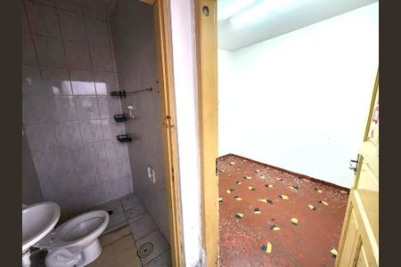 Casa à venda com 382m², 4 quartos e 2 vagas Casa à venda com 382m², 4 quartos e 2 vagasBanheiro