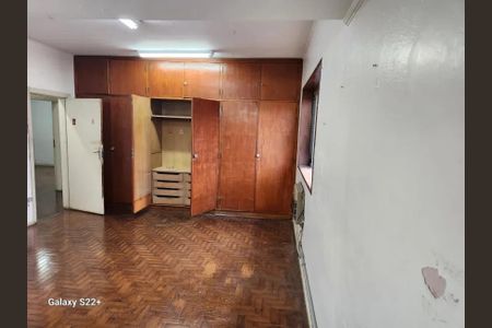 Casa à venda com 382m², 4 quartos e 2 vagas Casa à venda com 382m², 4 quartos e 2 vagasQuarto