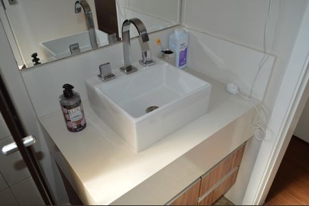 Apartamento à venda com 72m², 2 quartos e 2 vagasBanheiro da Suíte