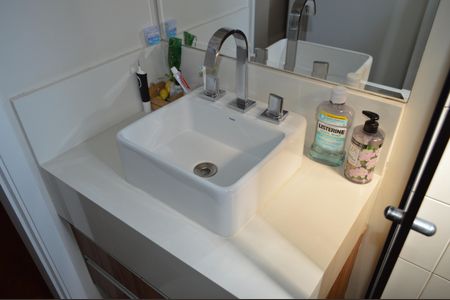 Apartamento à venda com 72m², 2 quartos e 2 vagasBanheiro da Suíte