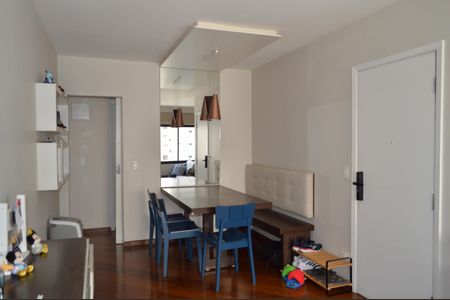 Apartamento à venda com 72m², 2 quartos e 2 vagasSala