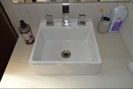 Apartamento à venda com 72m², 2 quartos e 2 vagasBanheiro da Suíte