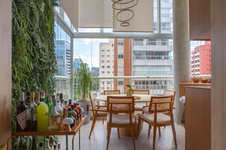 Apartamento à venda com 90m², 1 quarto e 2 vagas Apartamento à venda com 90m², 1 quarto e 2 vagasVaranda