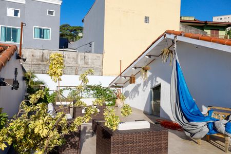 Casa à venda com 444m², 4 quartos e 4 vagas Casa à venda com 444m², 4 quartos e 4 vagasSacada