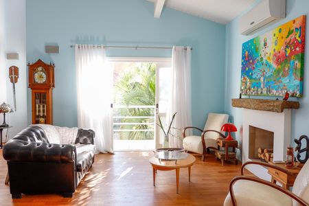 Casa à venda com 444m², 4 quartos e 4 vagas Casa à venda com 444m², 4 quartos e 4 vagasSala