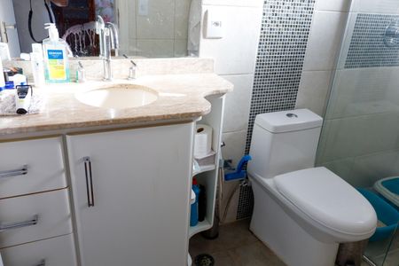 Casa à venda com 444m², 4 quartos e 4 vagas Casa à venda com 444m², 4 quartos e 4 vagasBanheiro da Suíte 1