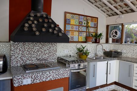 Casa à venda com 444m², 4 quartos e 4 vagas Casa à venda com 444m², 4 quartos e 4 vagasÁrea comum - Churrasqueira