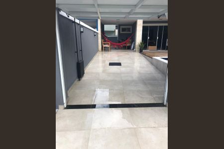 Casa de condomínio à venda com 240m², 3 quartos e 3 vagas