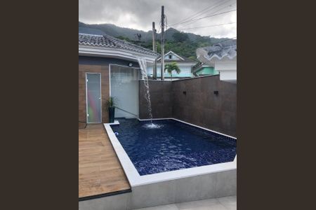 Casa de condomínio à venda com 240m², 3 quartos e 3 vagas