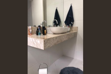 Casa de condomínio à venda com 240m², 3 quartos e 3 vagas