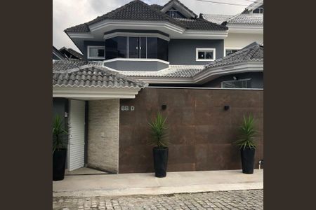 Casa de condomínio à venda com 240m², 3 quartos e 3 vagas