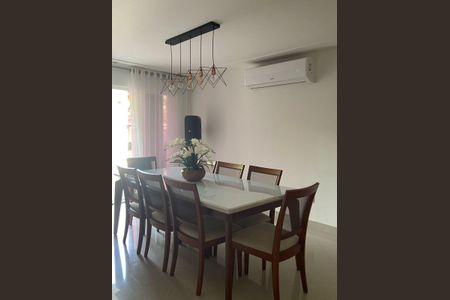 Casa de condomínio à venda com 240m², 3 quartos e 3 vagas