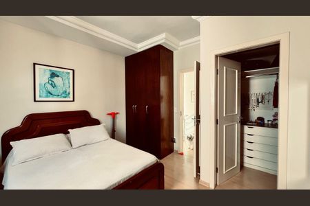 Apartamento à venda com 292m², 4 quartos e 4 vagas Apartamento à venda com 292m², 4 quartos e 4 vagasQuarto