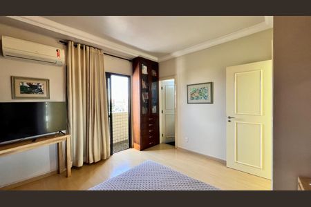 Apartamento à venda com 292m², 4 quartos e 4 vagas Apartamento à venda com 292m², 4 quartos e 4 vagasQuarto 2