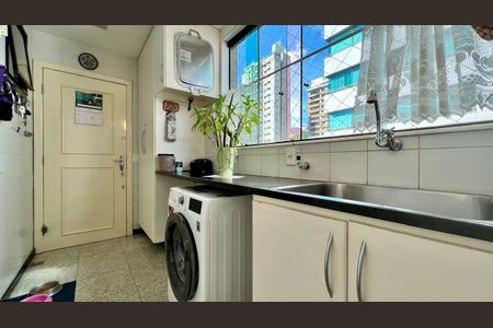 Apartamento à venda com 292m², 4 quartos e 4 vagas Apartamento à venda com 292m², 4 quartos e 4 vagasÁrea de Serviço