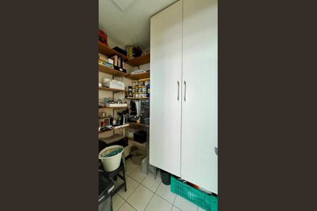 Apartamento à venda com 292m², 4 quartos e 4 vagas Apartamento à venda com 292m², 4 quartos e 4 vagasQuarto de Serviço