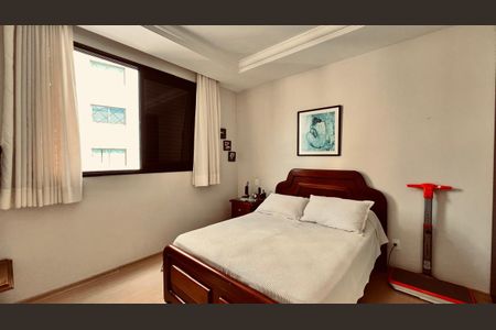 Apartamento à venda com 292m², 4 quartos e 4 vagas Apartamento à venda com 292m², 4 quartos e 4 vagasQuarto