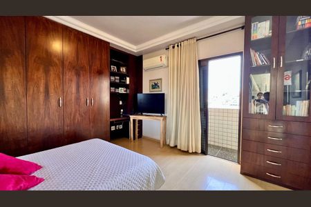 Apartamento à venda com 292m², 4 quartos e 4 vagas Apartamento à venda com 292m², 4 quartos e 4 vagasQuarto 2