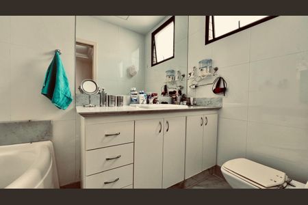 Apartamento à venda com 292m², 4 quartos e 4 vagas Apartamento à venda com 292m², 4 quartos e 4 vagasBanheiro