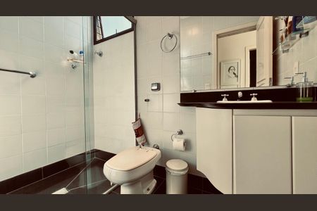 Apartamento à venda com 292m², 4 quartos e 4 vagas Apartamento à venda com 292m², 4 quartos e 4 vagasBanheiro